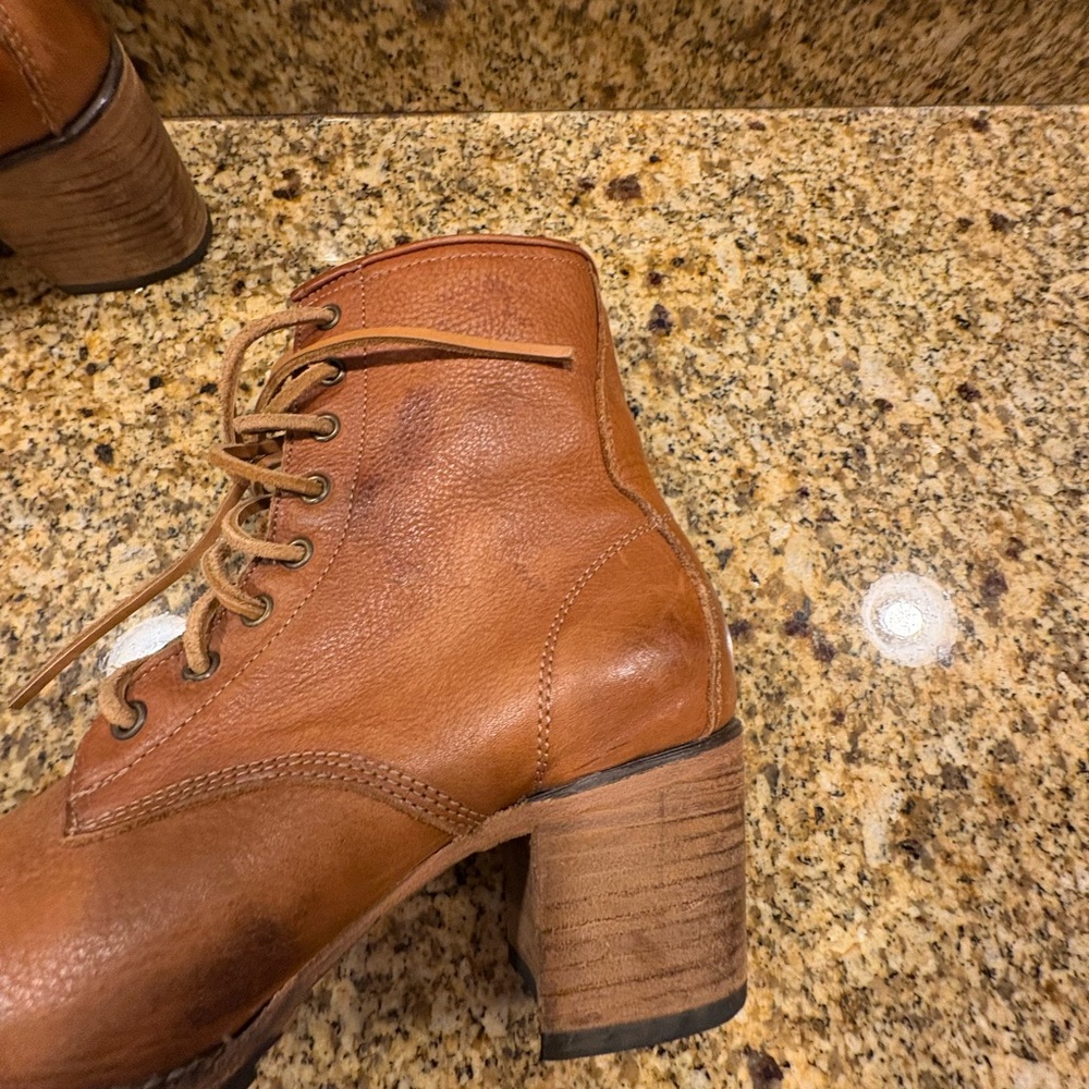 FREEBIRD Cavalier Tan Leather Side Zip Lace Up Boots Sz 10 Block Heels - Picture 6 of 9